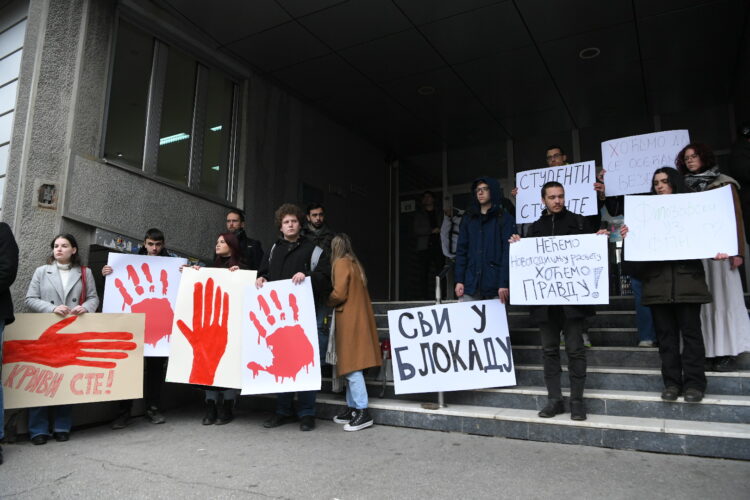 Širi se pobuna studenata u Beogradu: Počela blokada Fakulteta političkih nauka