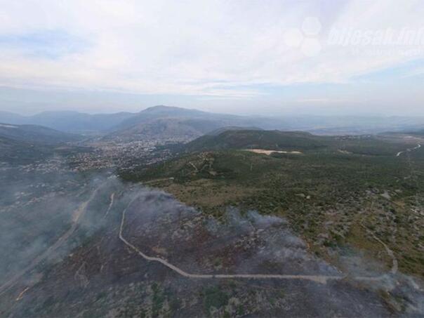 Širi se požar nadomak Mostara, vatrogasci na mukama