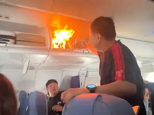 Širi se snimka: Planuo požar u avionu na 10.000 metara visine