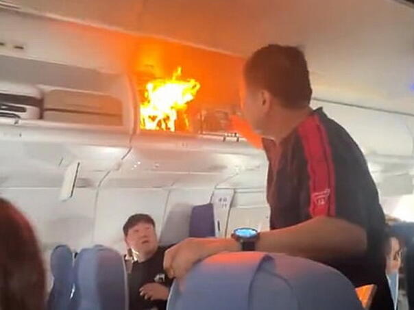 Širi se snimka: Planuo požar u avionu na 10.000 metara visine