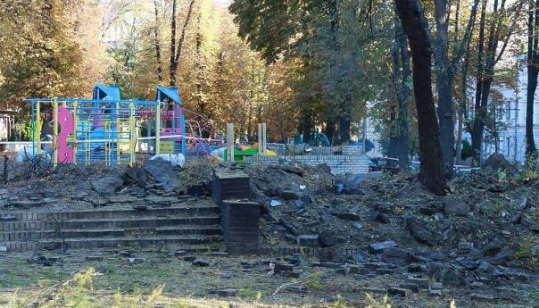 Širi se snimka: Raketa pogodila dječje igralište u Kijevu