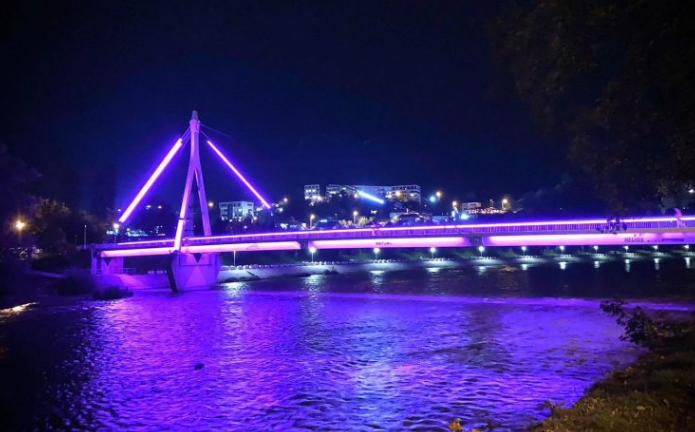 Širom BiH objekti osvijetljeni u pink boju