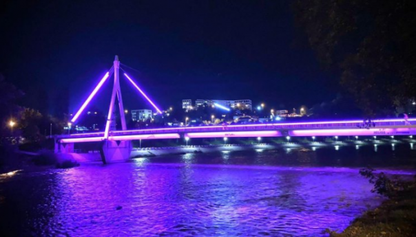 Širom BiH objekti osvijetljeni u pink boju