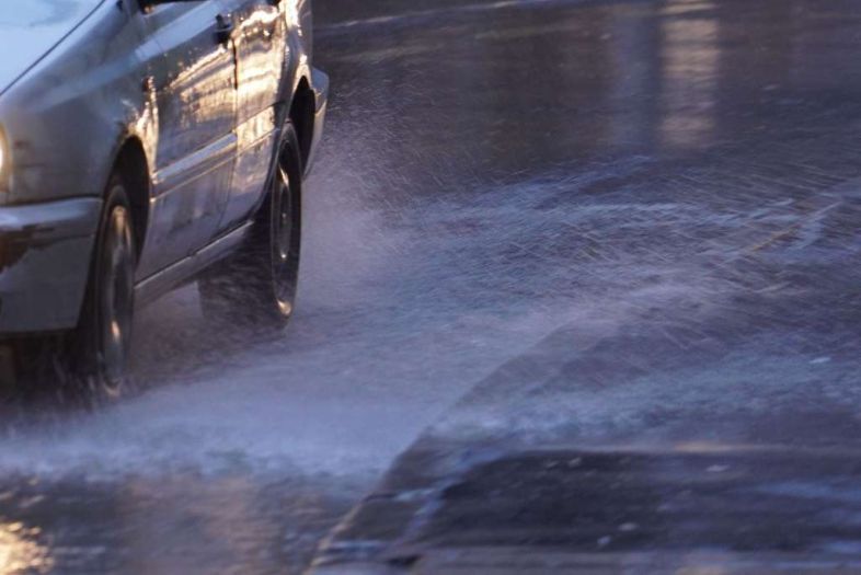 Širom BiH otežan saobraćaj na cestama zbog obilnih padavina