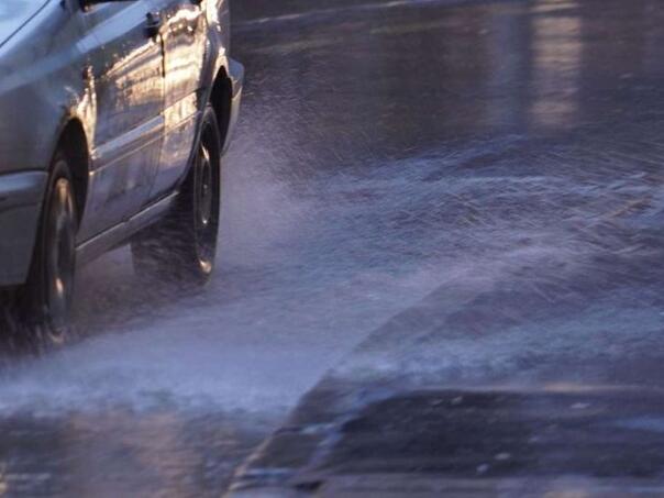 Širom BiH otežan saobraćaj na cestama zbog obilnih padavina