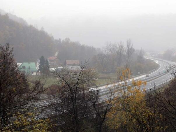 Širom Bosne magla, pretežno sunčano na planinama