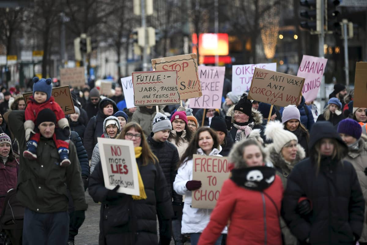 Širom Evrope hiljade na protestima zbog potvrda o vakcinaciji