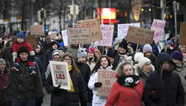 Širom Evrope hiljade na protestima zbog potvrda o vakcinaciji