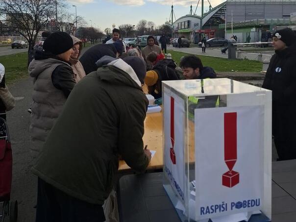 Širom Srbije skupljaju se potpisi: Pritisak da Vučić raspiše izbore