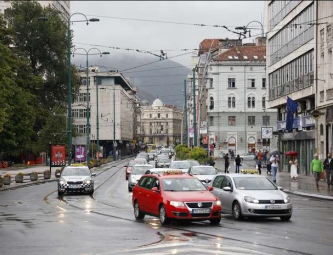 Širom zemlje povremeno će padati kiša ili pljuskovi sa grmljavinom