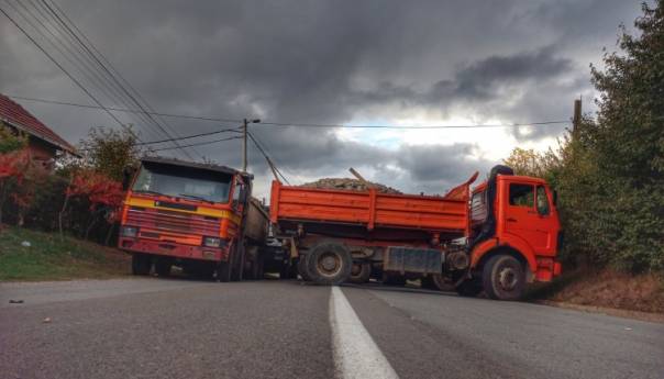 Situacija mirna: Uklonjene barikade u Sjevernoj Mitrovici i Zvečanu