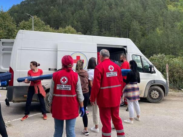 Situacija na poplavljenim područjima vrlo teška, rad otežan i zbog potresnih scena