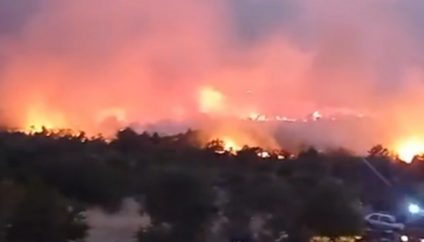 Situacija na požarištu u Neumu puno bolja, stanovništvo i kuće nisu ugroženi