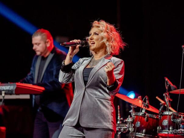 Sjajan koncert Goce Tržan u Mostaru, u subotu Tuzla!