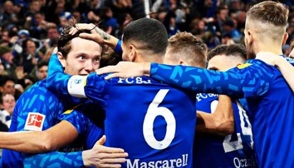 Sjajan start drugog dijela sezone za Schalke: Borussia M. pala u Gelzenkirhenu