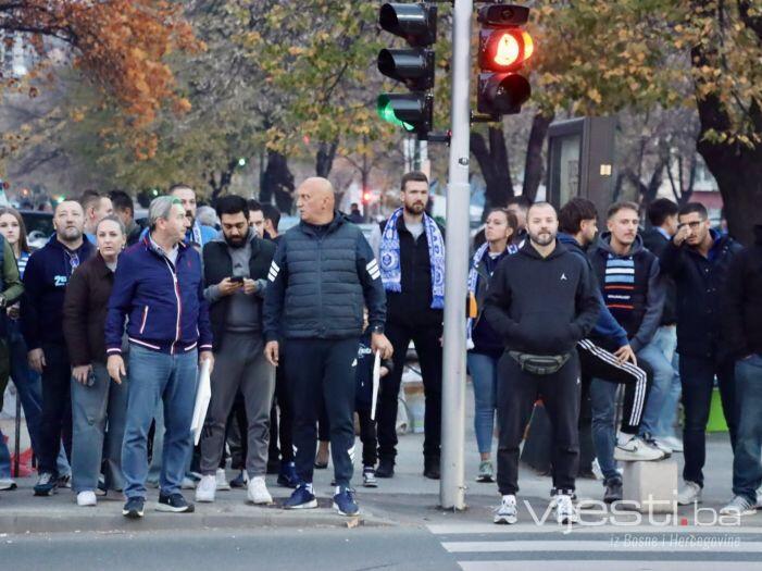 Sjajna atmosfera na Grbavici uoči utakmice Željezničara i Veleža