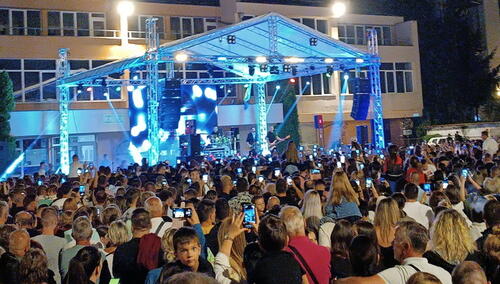 Sjajna atmosfera na koncertu Dženana Lončarevića na Ilidži