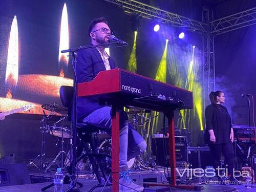 Sjajna atmosfera na koncertu Petra Graše u Tuzli