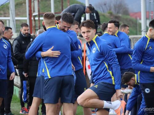 Sjajna atmosfera u Butmiru: Zmajevi spremni za Vels