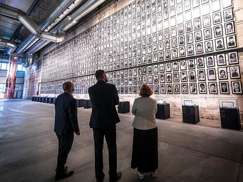 Sjećanje bez činjenica je ranjivo, činjenice bez sjećanja su hladne