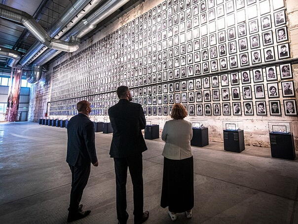 Sjećanje bez činjenica je ranjivo, činjenice bez sjećanja su hladne