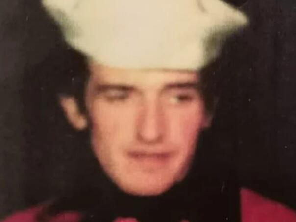 Sjećanje iz mladosti: Prepoznajete li poznatog glumca sa ove fotografije?