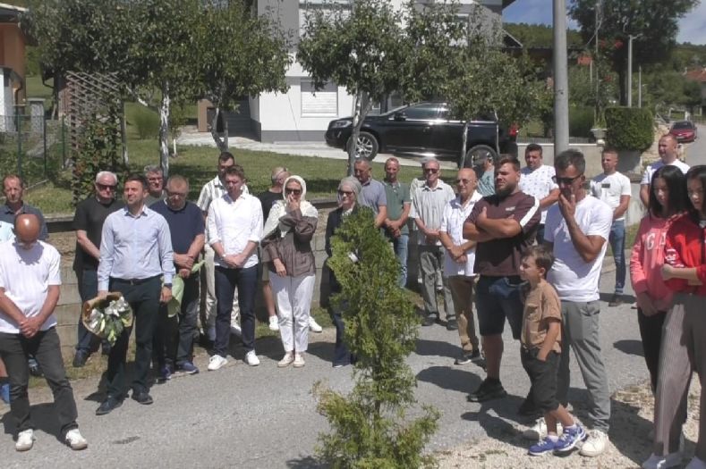 Sjećanje na 19 žrtava ugušenih u kamionu pod ceradom u Sanskom Mostu