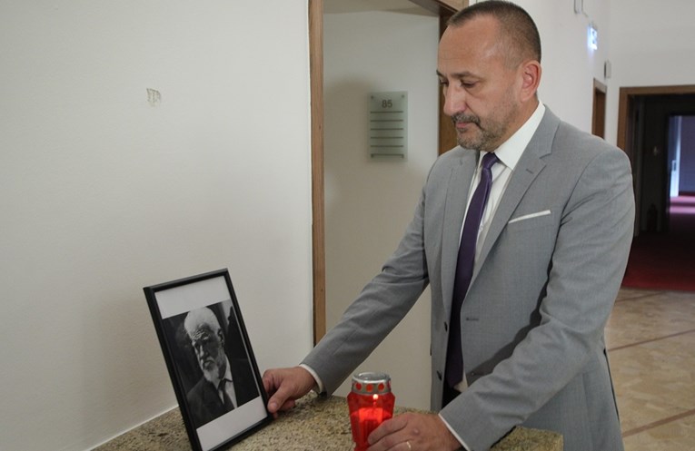 Sjećanje na ratnog zločinca Praljka u hrvatskom Saboru