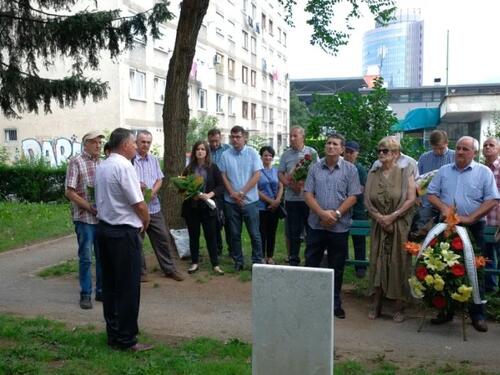 Sjećanje na ubijene građane Sarajeva u ulici Ilije Engela kod broja 13