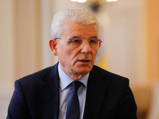 Sjednica Doma naroda samo ako se skine tačka o Ustavnom sudu