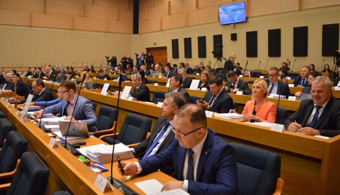 Sjednica Skupštine RS nastavljena raspravom o štrajku