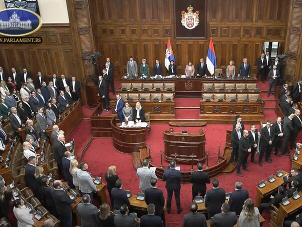 Sjednica Skupštine Srbije bez opozicije, snajperisti na krovu izazvali kontroverze