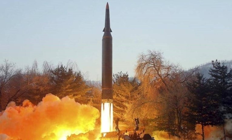 Sjeverna Koreja ispalila balističke projektile, oglasio se SAD