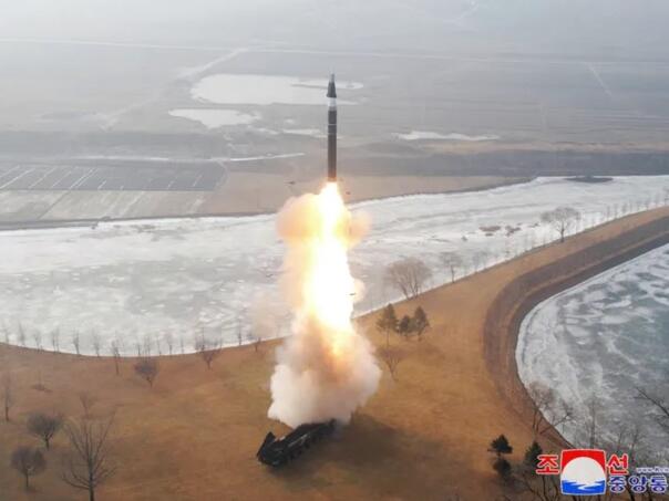 Sjeverna Koreja ispalila balističku raketu dometa do 800 kilometara