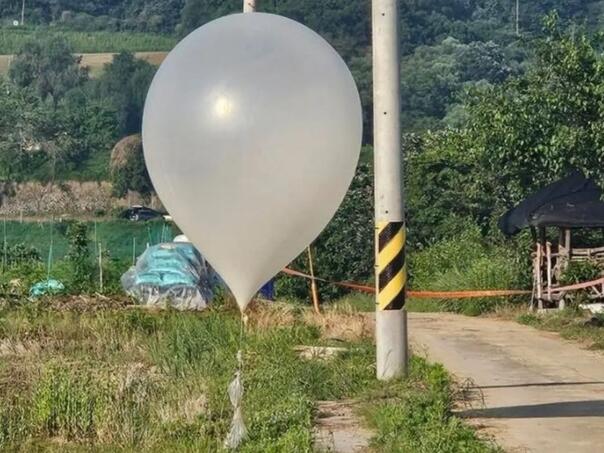 Sjeverna Koreja lansirala gotovo 350 balona sa smećem ka Južnoj Koreji