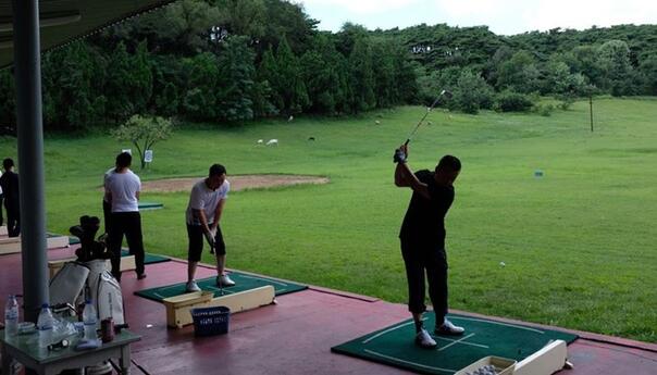 Sjeverna Koreja poziva strance: Dođite na golf