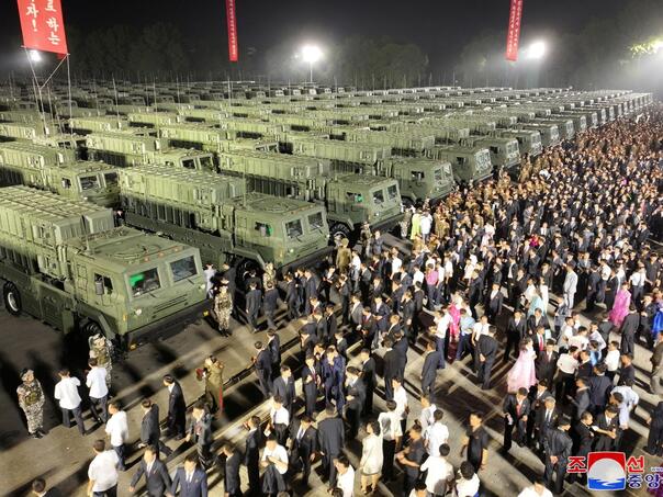 Sjeverna Koreja predstavila 250 novih lansera taktičkih balističkih projektila
