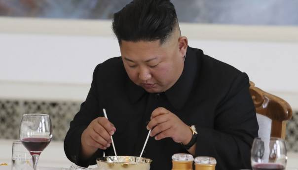 Sjeverna Koreja traži skupe likere i odijela za elitu uoči pregovora o denuklearizaciji