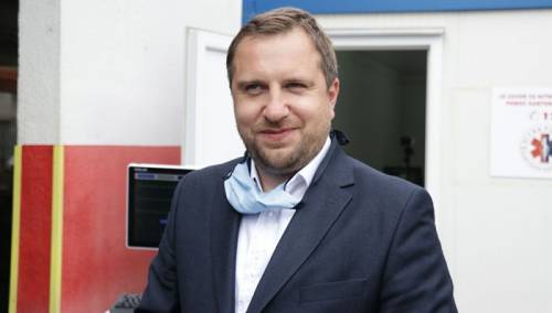 Skaka posjetio Krizni štab JU Dom zdravlja KS i donirao maske