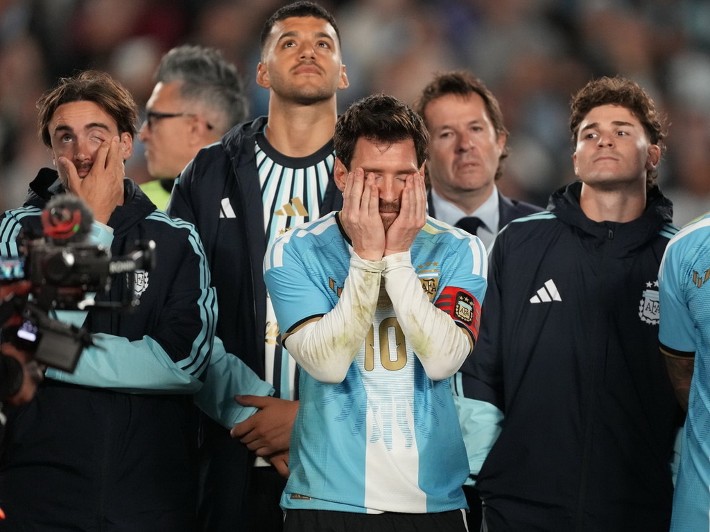 Skandal nakon Messijevog oproštaja: Igračima Benina nisu dozvolili ni fotografiju s Argentincem