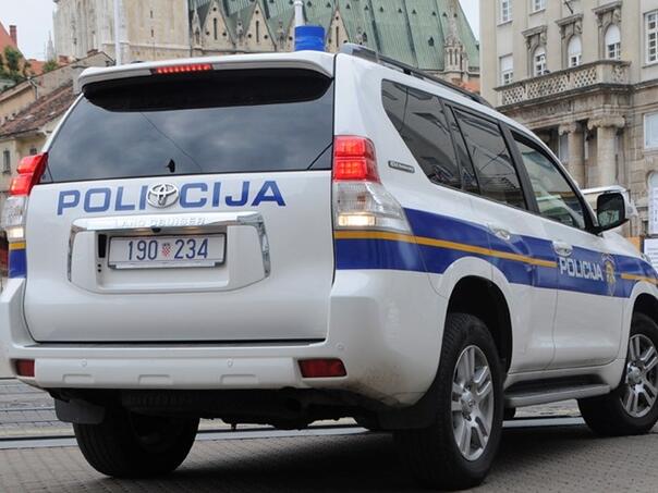 Skandal: Policajci imali odnose sa ženom u službenom vozilu, muž pronašao snimke