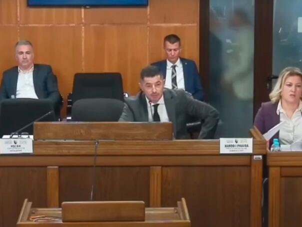 Skandal u Brčkom: Zastupnici SNSD-a i SP-a se fizički obračunali