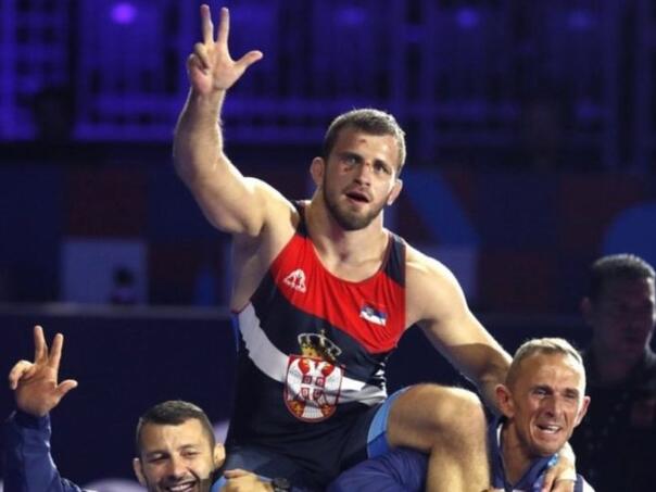 Skandal u Zagrebu: Srpski hrvač osvojio zlato pa provocirao sa tri prsta