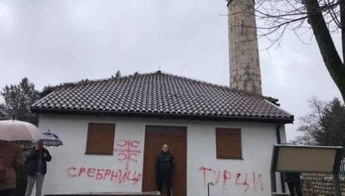 Skandalozni grafiti osvanuli na Hadži-Ismailovoj džamiji