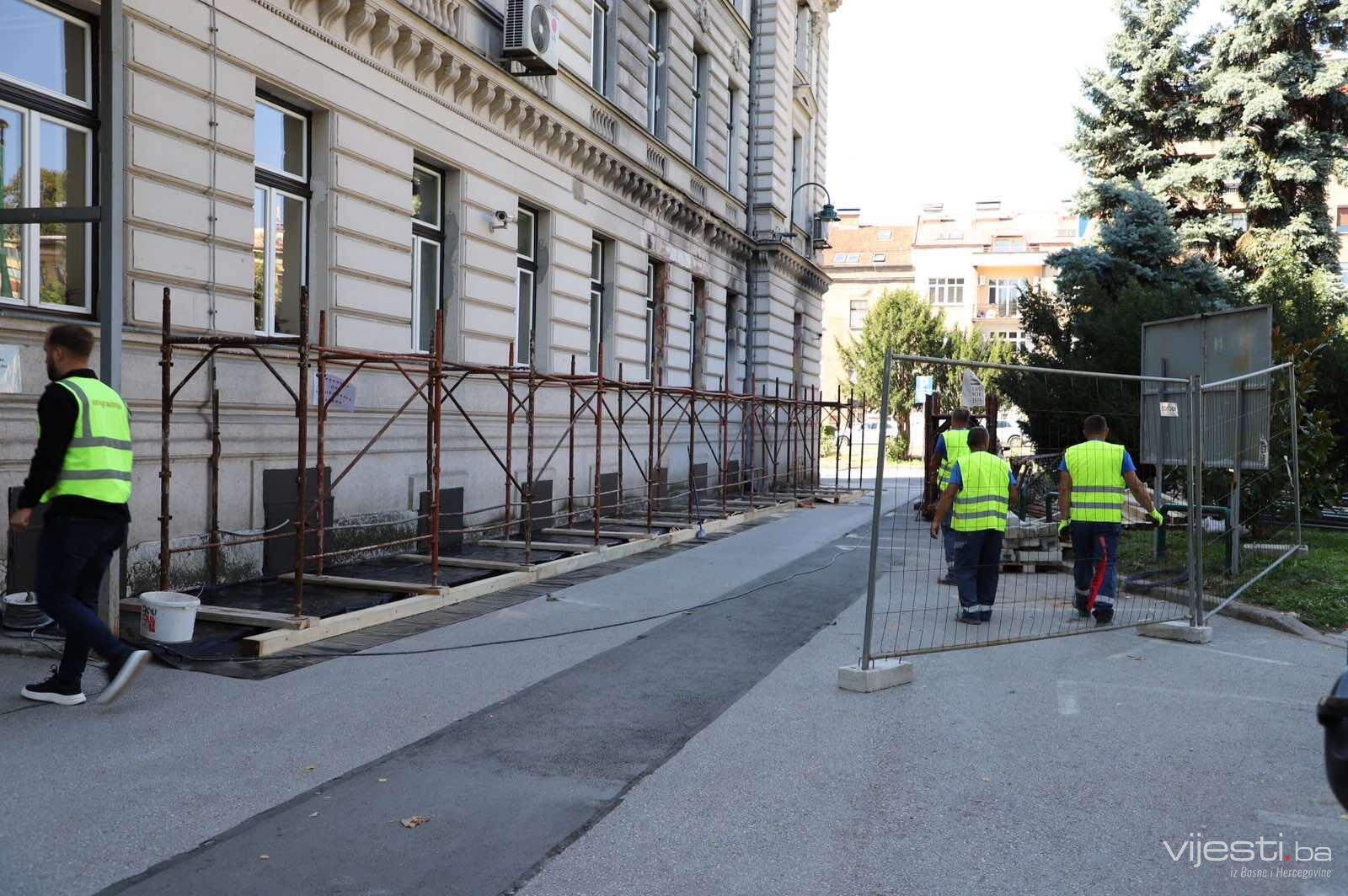 Skela na zgradi Općine Cenrar i Vlade KS, kreću radovi
