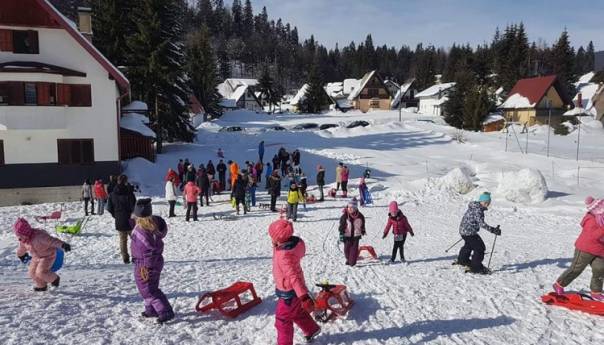 Ski centar Ponijeri kod Kaknja sutra otvara svoje staze za skijanje i sankanje