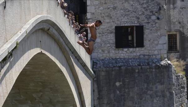 Skok bez aplauza u znak sjećanja na žrtve genocida u Srebrenici