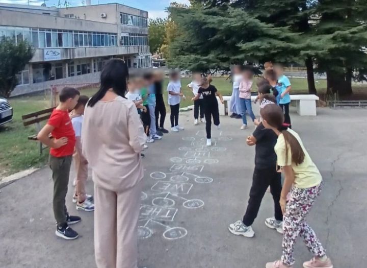 Škola u BiH zabranila mobitele, šminkanje, lakirane nokte, farbanje kose...