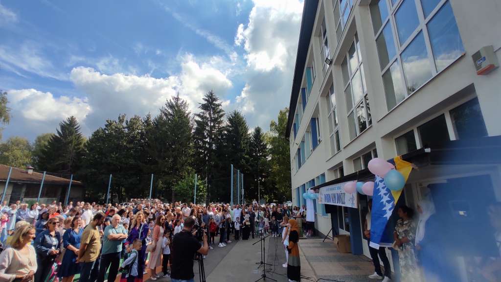 Škola u Bihaću primila čak 115 prvačića u pet odjeljenja!