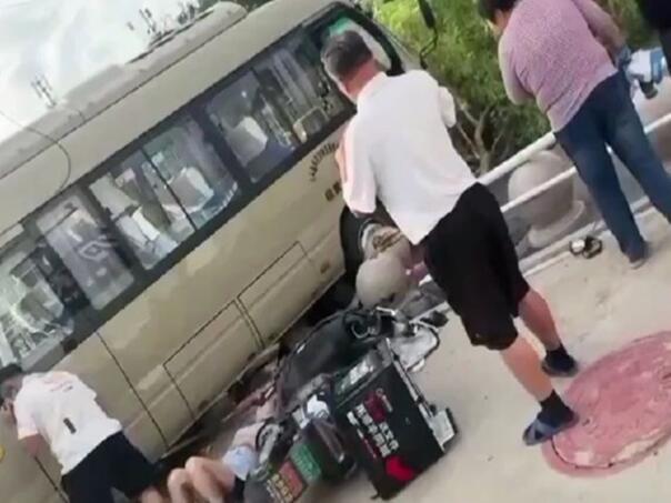 Školski autobus se zabio u grupu roditelja i učenika u Kini, najmanje 11 mrtvih